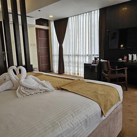 White Park Hotel & Suites Chittagong Ngoại thất bức ảnh