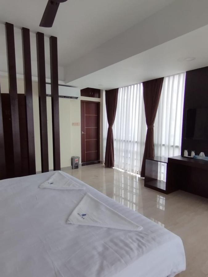 White Park Hotel & Suites Chittagong Ngoại thất bức ảnh