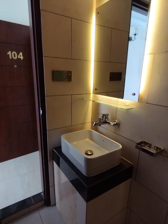 White Park Hotel & Suites Chittagong Ngoại thất bức ảnh