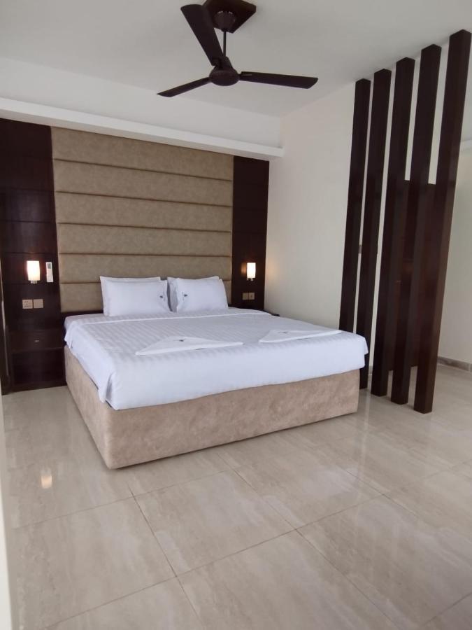 White Park Hotel & Suites Chittagong Ngoại thất bức ảnh
