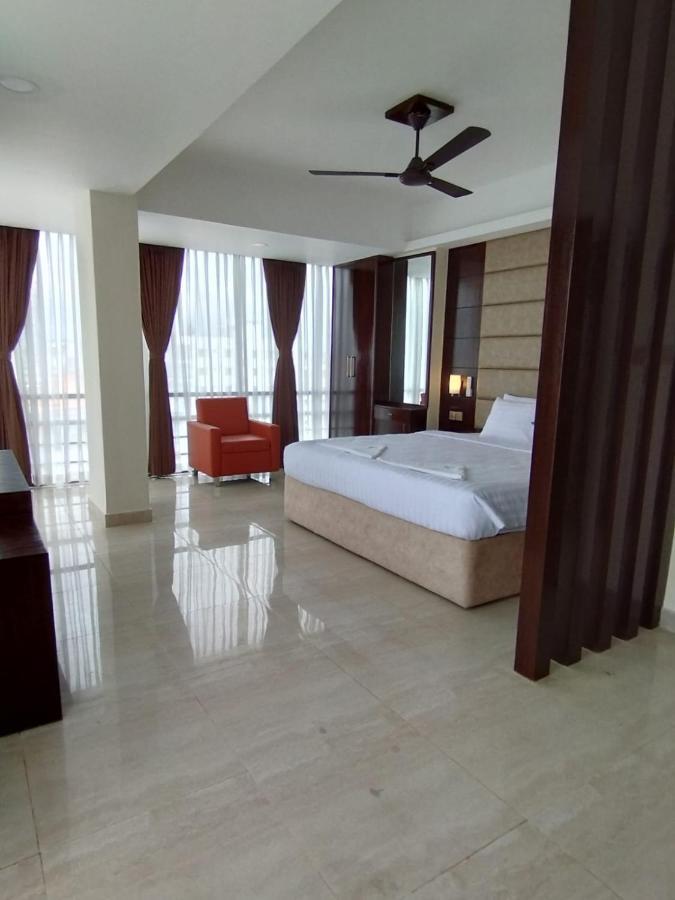 White Park Hotel & Suites Chittagong Ngoại thất bức ảnh