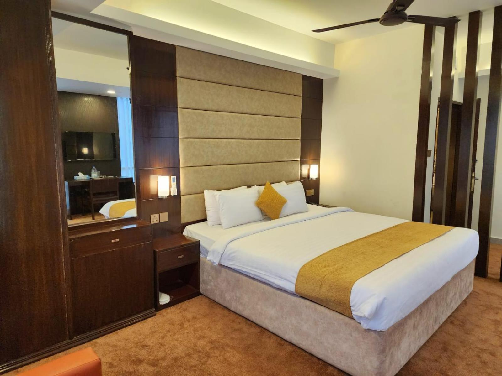 White Park Hotel & Suites Chittagong Ngoại thất bức ảnh