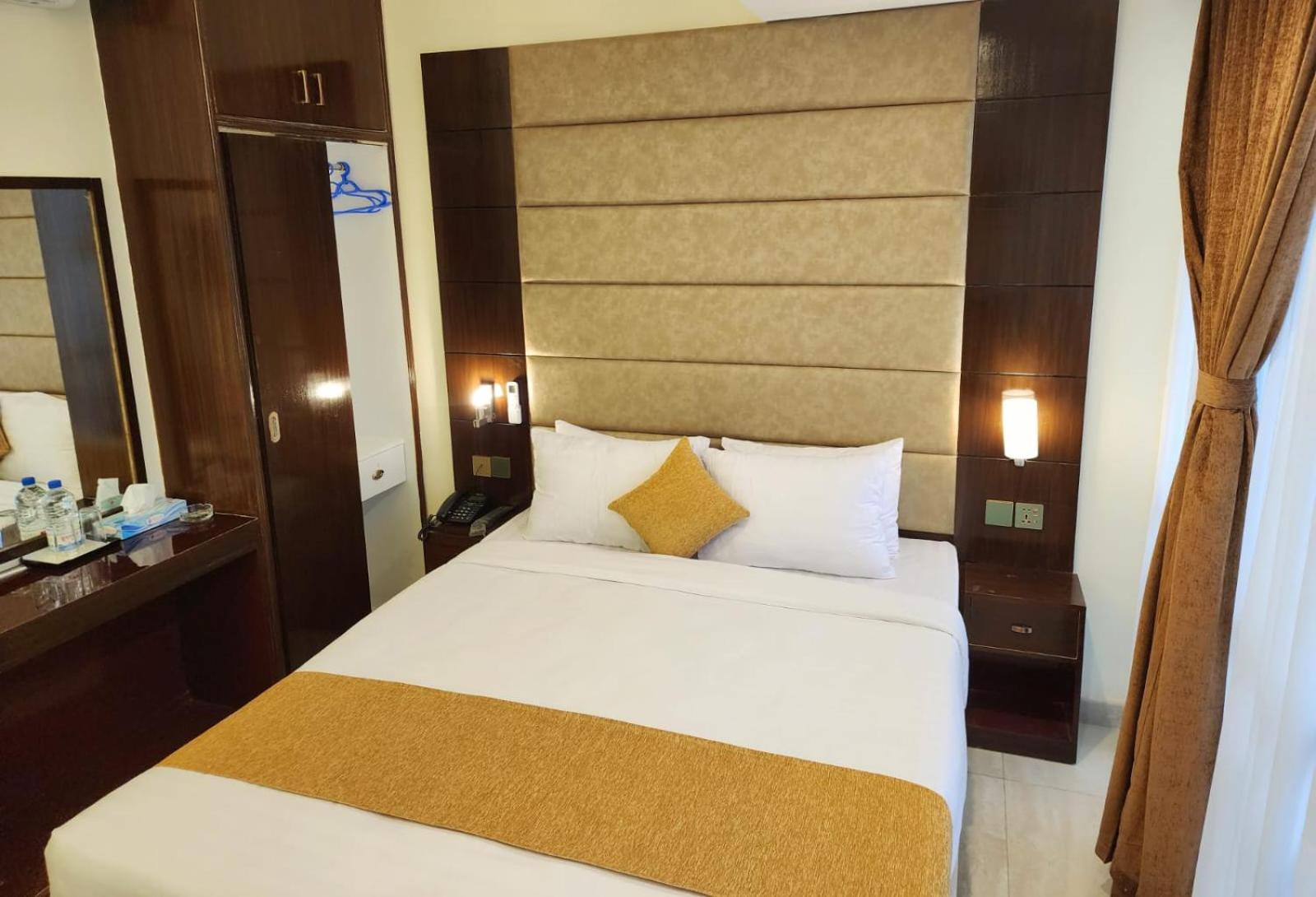 White Park Hotel & Suites Chittagong Ngoại thất bức ảnh