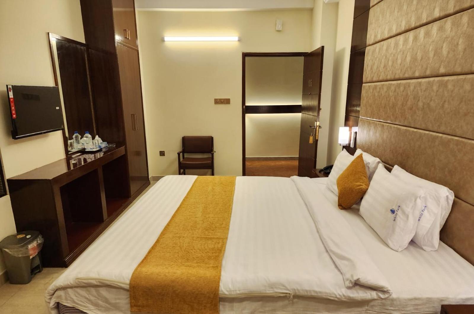 White Park Hotel & Suites Chittagong Ngoại thất bức ảnh