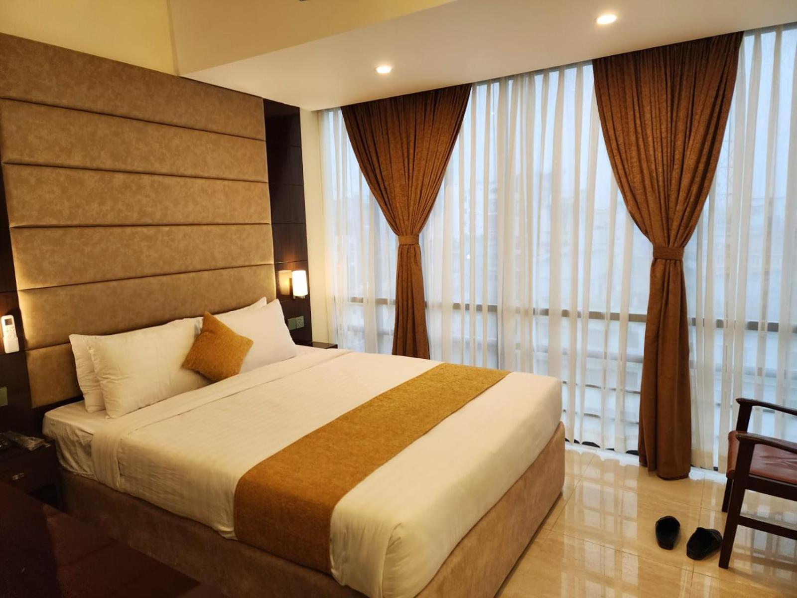 White Park Hotel & Suites Chittagong Ngoại thất bức ảnh
