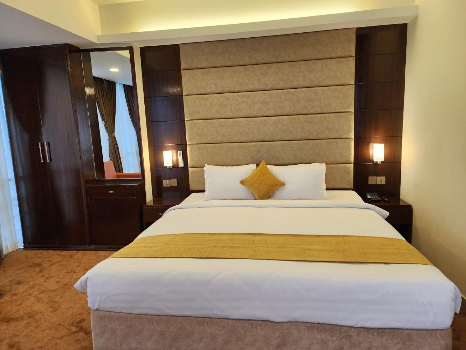White Park Hotel & Suites Chittagong Ngoại thất bức ảnh