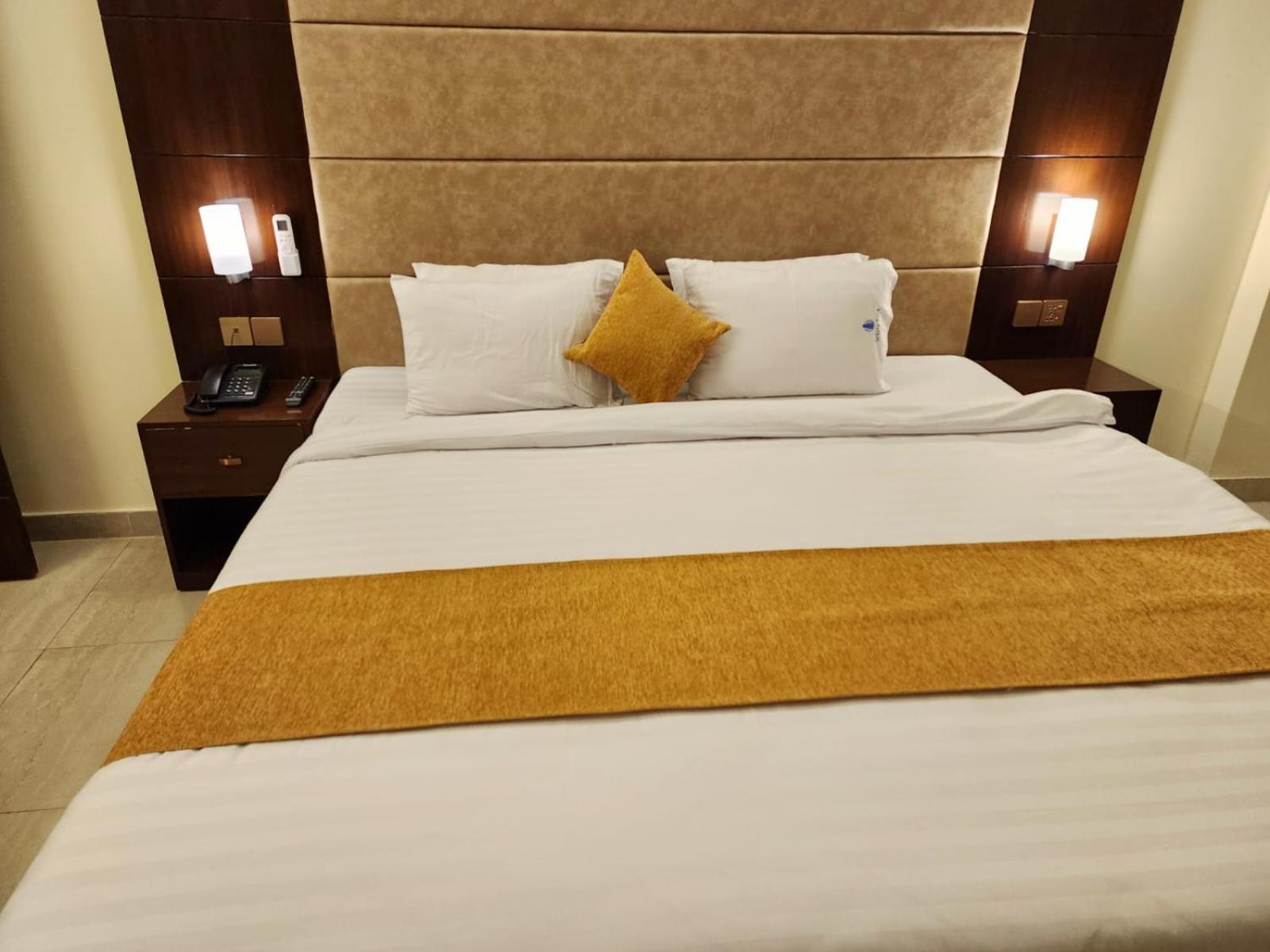 White Park Hotel & Suites Chittagong Ngoại thất bức ảnh