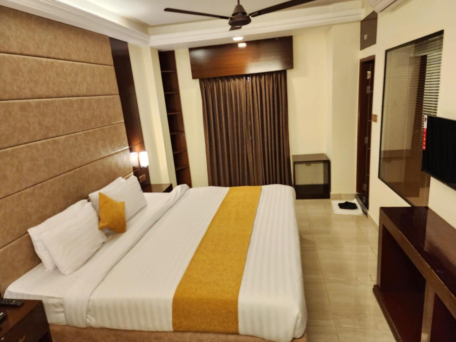 White Park Hotel & Suites Chittagong Ngoại thất bức ảnh