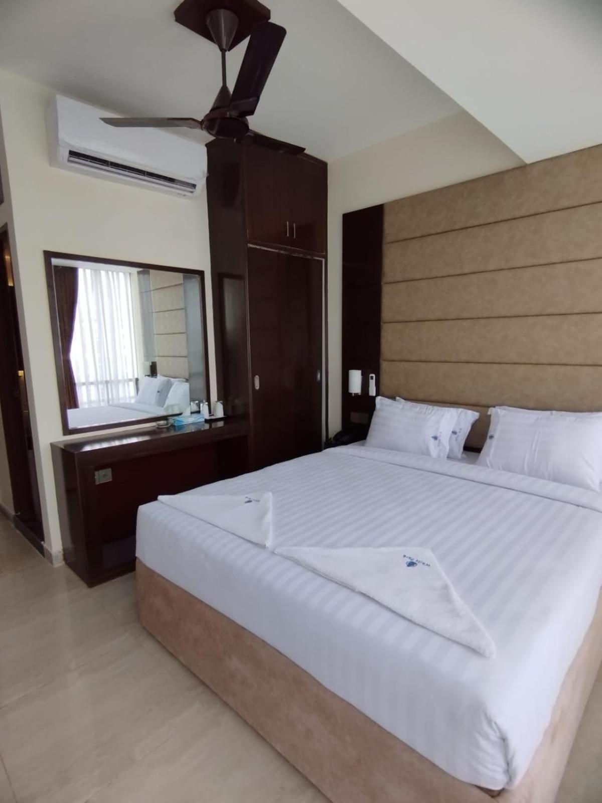 White Park Hotel & Suites Chittagong Ngoại thất bức ảnh