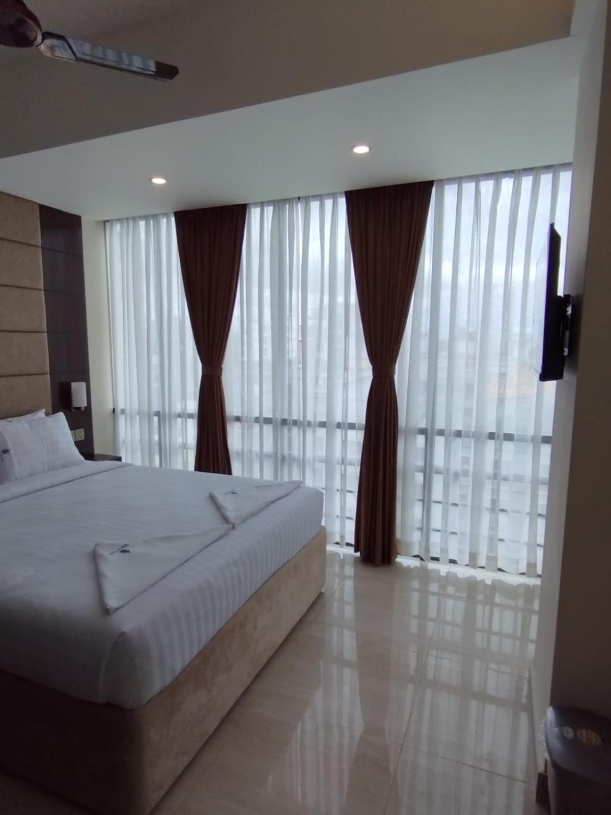 White Park Hotel & Suites Chittagong Ngoại thất bức ảnh
