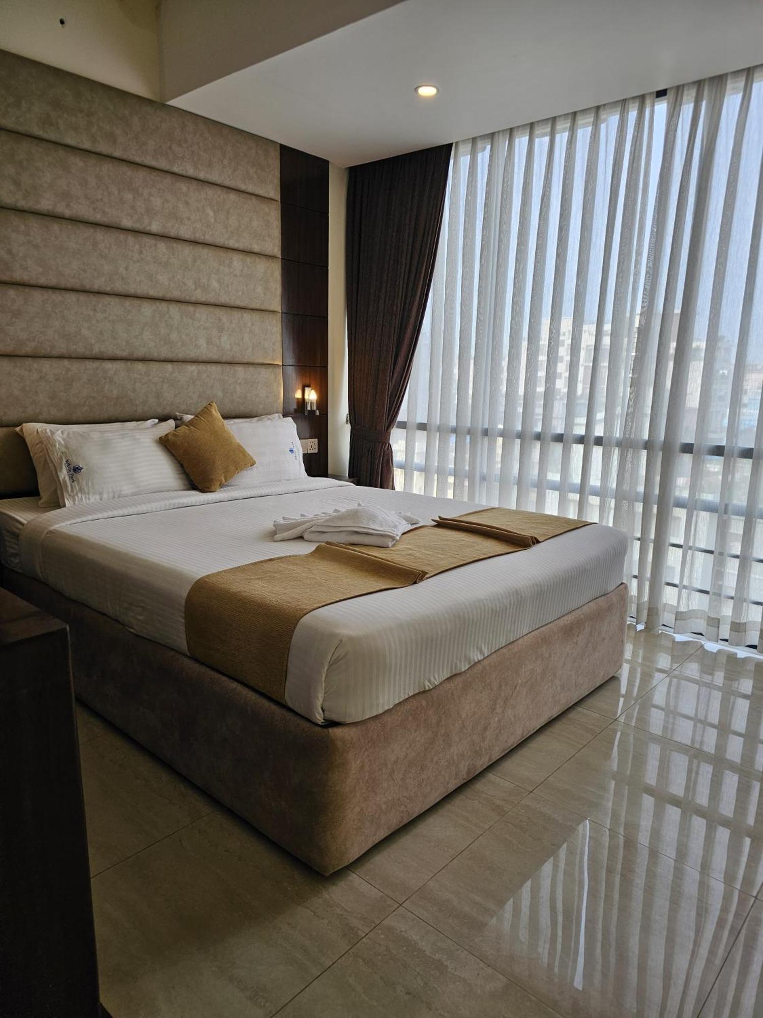 White Park Hotel & Suites Chittagong Ngoại thất bức ảnh