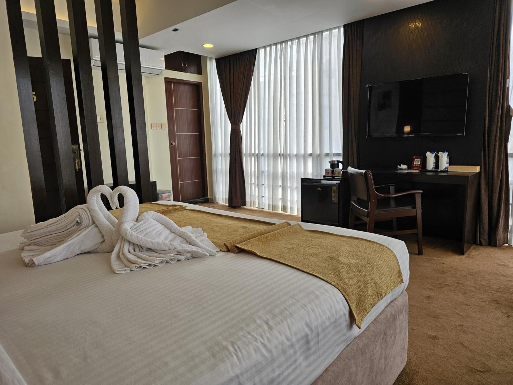 White Park Hotel & Suites Chittagong Ngoại thất bức ảnh