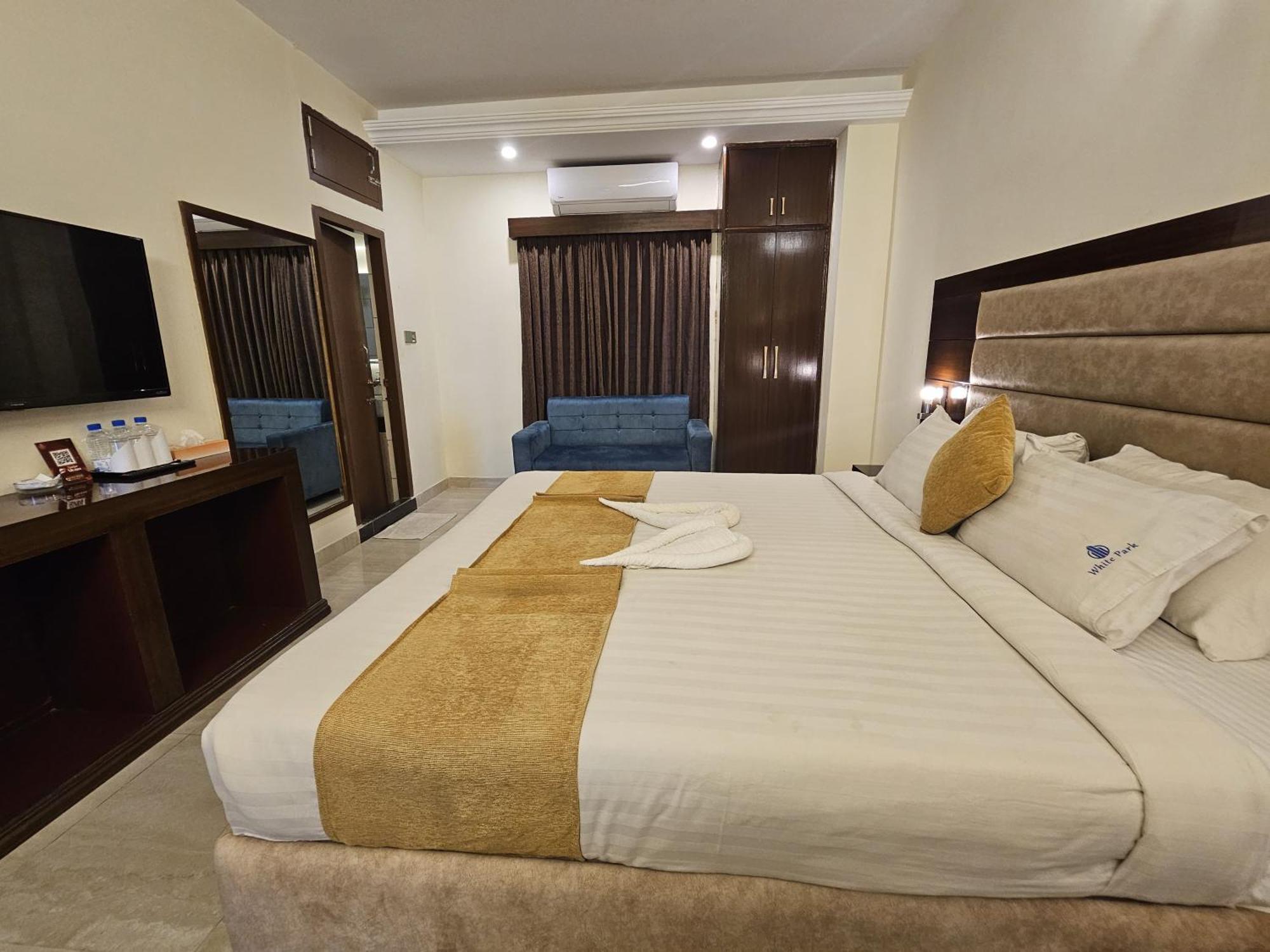 White Park Hotel & Suites Chittagong Ngoại thất bức ảnh