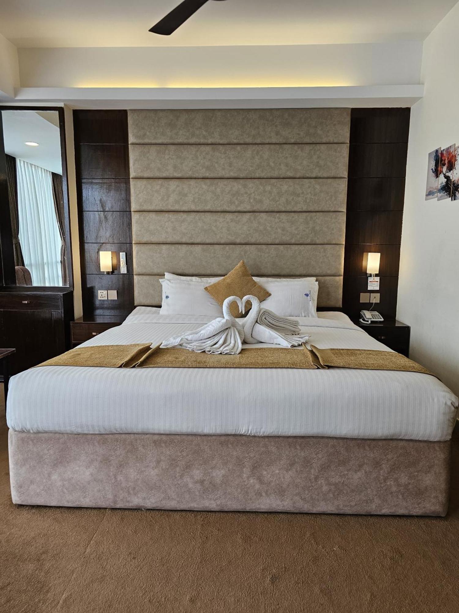 White Park Hotel & Suites Chittagong Ngoại thất bức ảnh